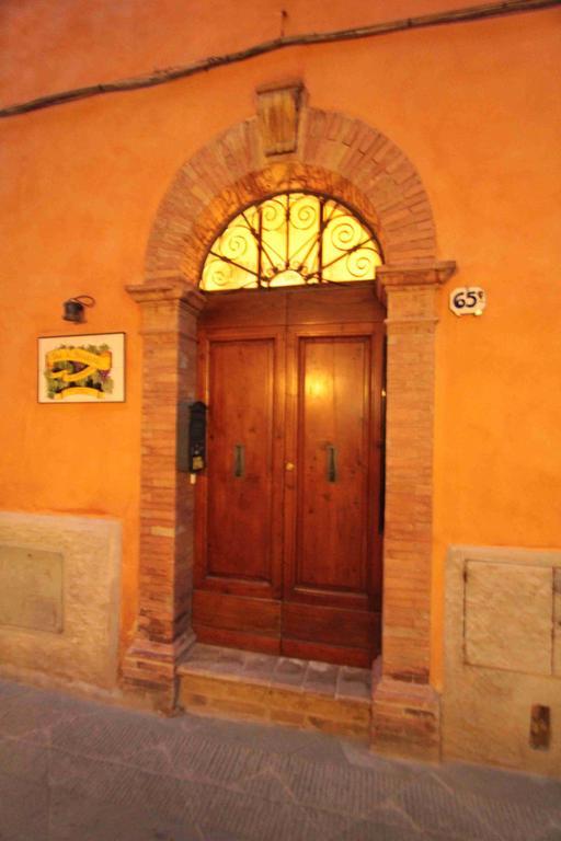 Guesthouse Da Idolina Dal 1946 Montalcino Exterior photo